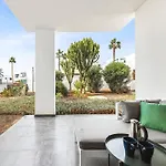 Home2book Sunny Retreat & Pool,